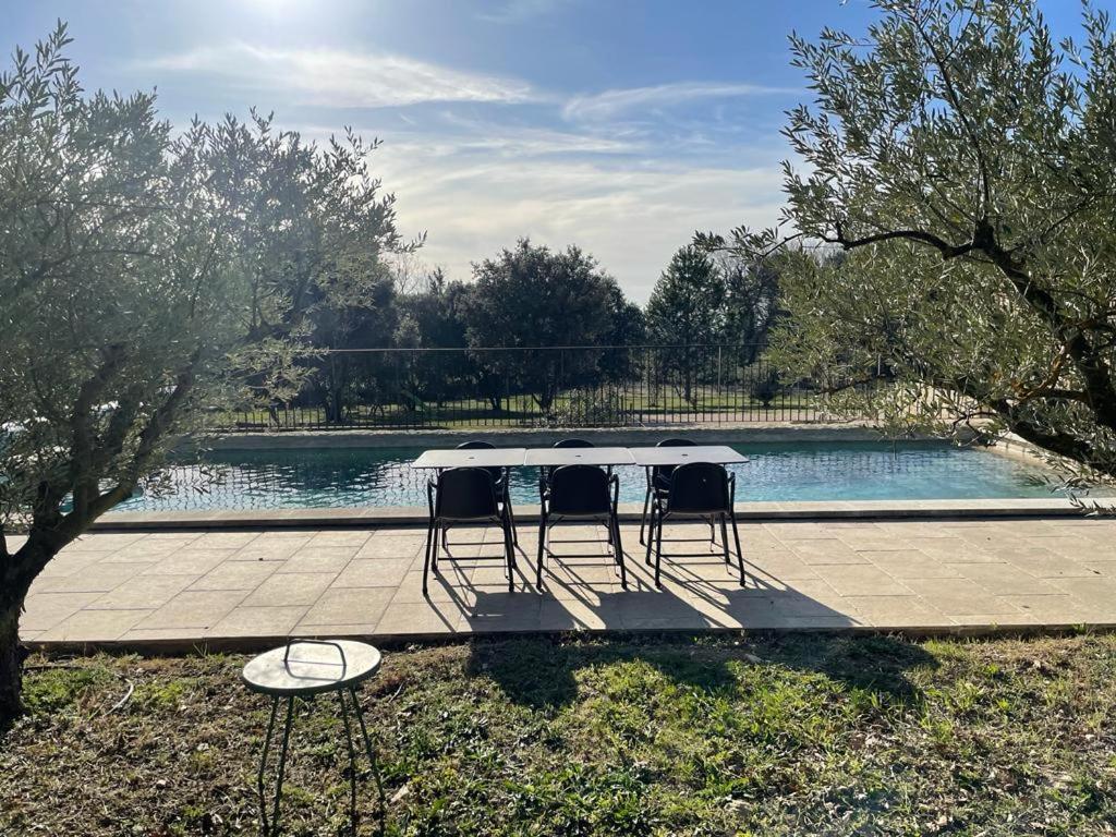 Dependance Cosy Avec Petit Dejeuner Entre Gordes Et L'Isle Sur La Sorgue Bed & Breakfast