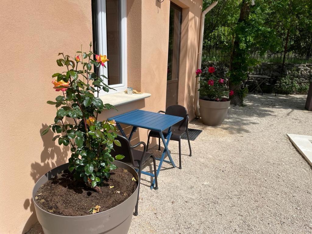 Dependance Cosy Avec Petit Dejeuner Entre Gordes Et L'Isle Sur La Sorgue Bed & Breakfast Lagnes